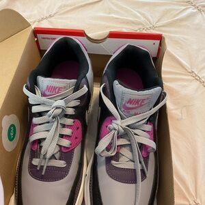 Nike Air Max 90 GS in Cement Gray and Black